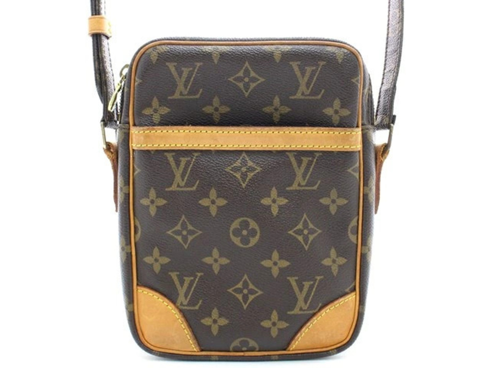 LOUIS VUITTON Danube Shoulder Bag Pochette Monogram